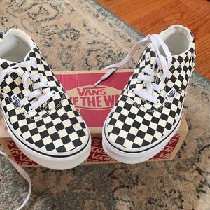 VANS checkerboard with laces - big kids/girls
